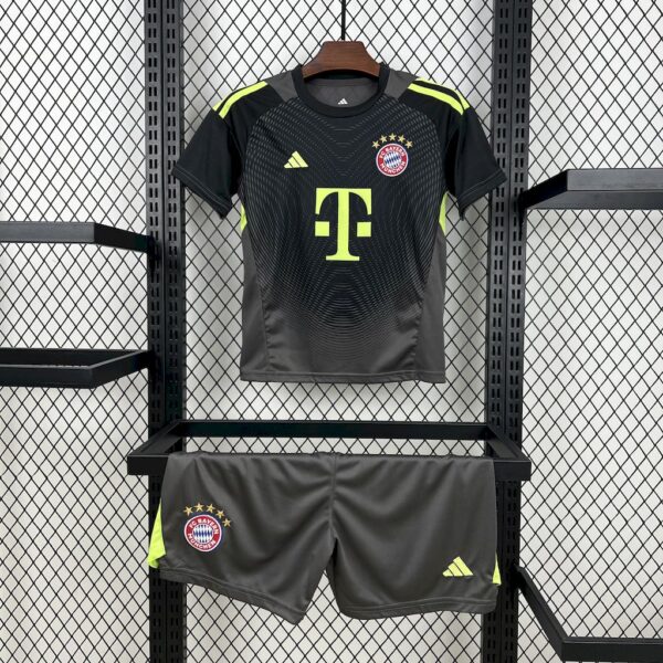 Bayern Munich | Black Goalkeeper Kids 25/26